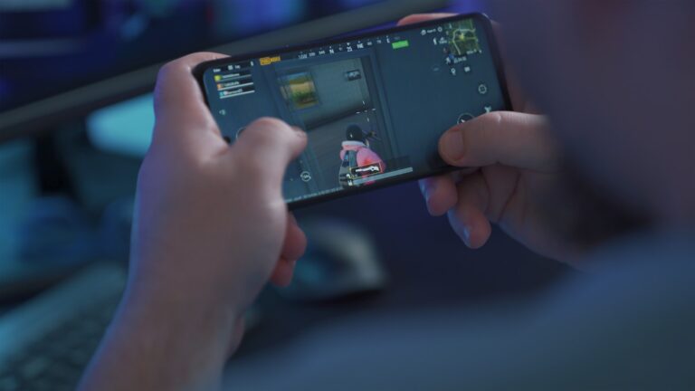 Online giveaway warning screen monitor mobile game free