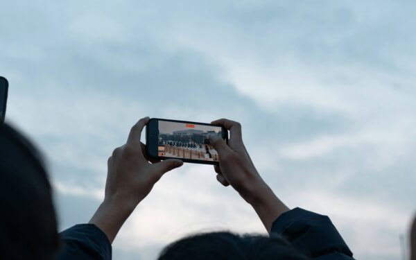 How to choose the right mobile game controller and set it up on Android and iOS