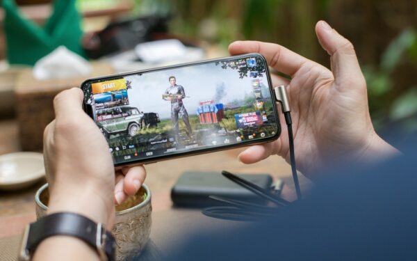 How to improve your aim in smartphone shooters without a controller