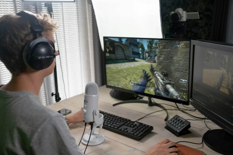 Competitive fps minimap screen online shooter voice chat