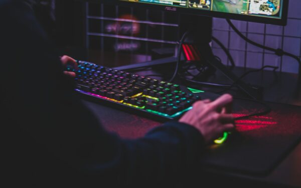 Private chat habits that keep your gaming identity secure