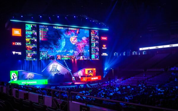 How double-elimination brackets keep esports tournaments tense until the final game