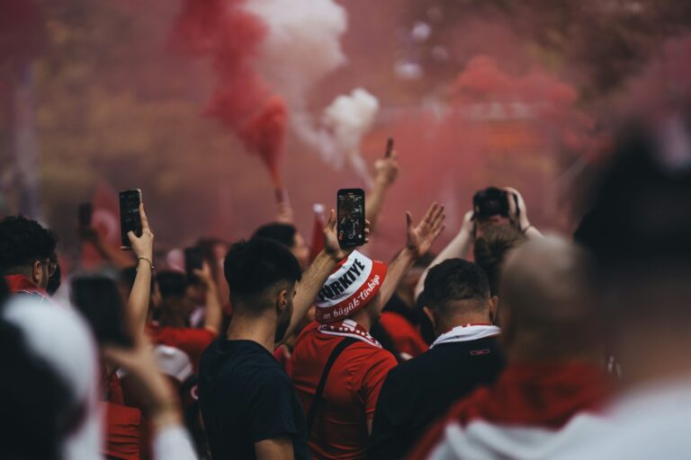Smartphone gaming team