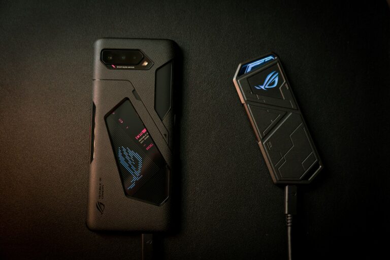Gaming phone clip
