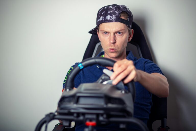 Sim racing cockpit