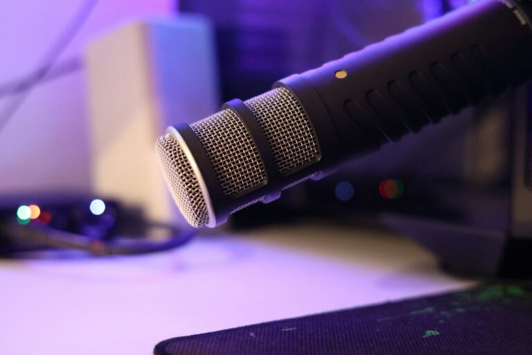 Usb microphone close