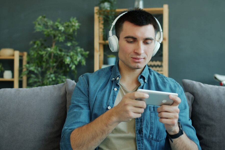 Mobile gamer couch