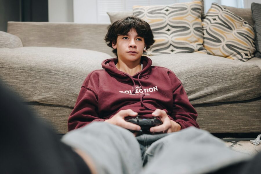 Gaming headset teenager