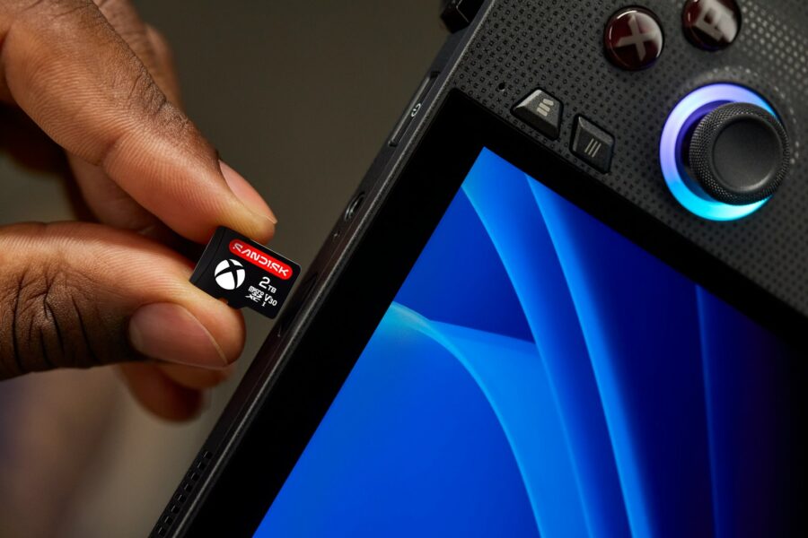 Gaming handheld microsd