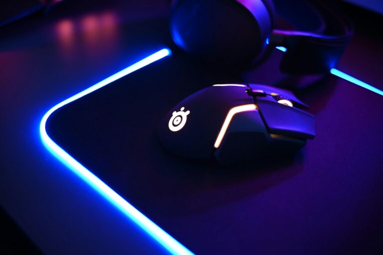 Gaming mouse close