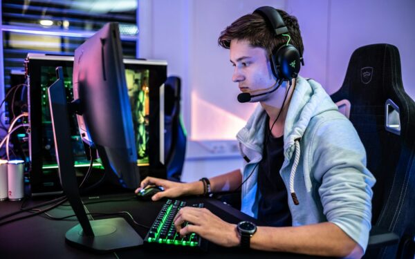 How to use voice chat in online play without putting your privacy at risk