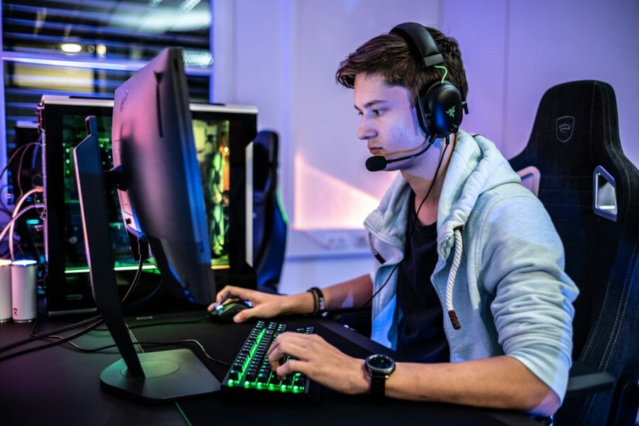 Gaming headset microphone