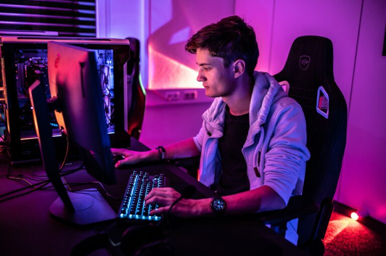 Gamer taking screenshot