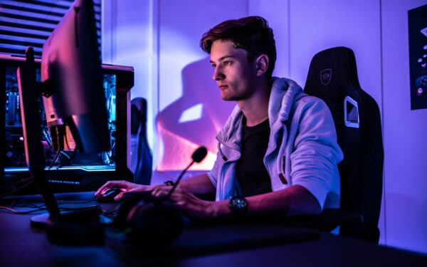 Smart screenshot habits in online gaming: how to share moments without oversharing yourself
