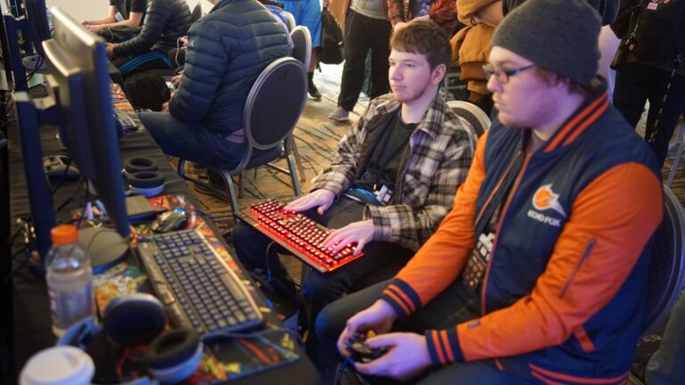 Online multiplayer game