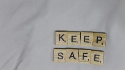 Staying safe with in‑game friend requests and messages