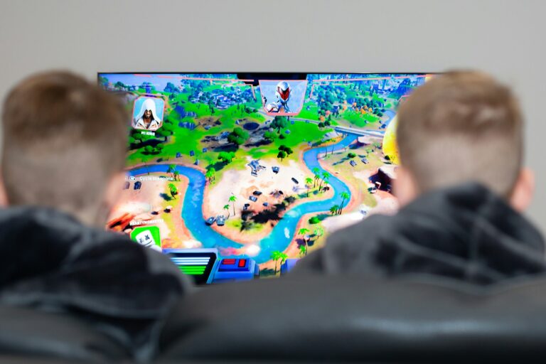 Online multiplayer game