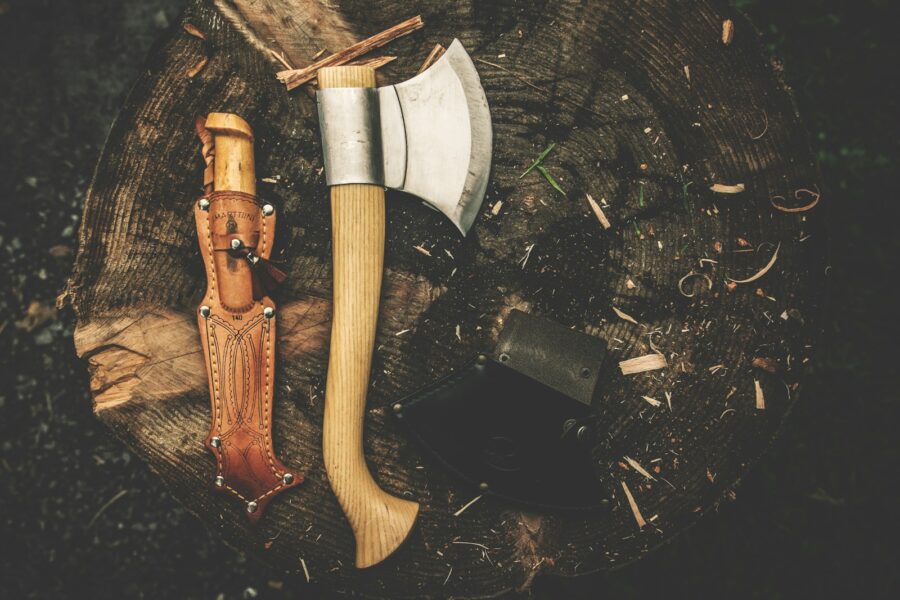 Survival crafting game