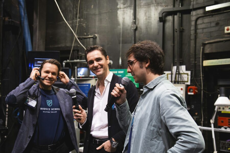 Esports coach talking