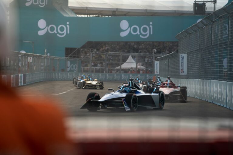 Virtual endurance race