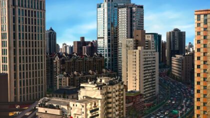 How to run a smooth city in simulation games without going broke