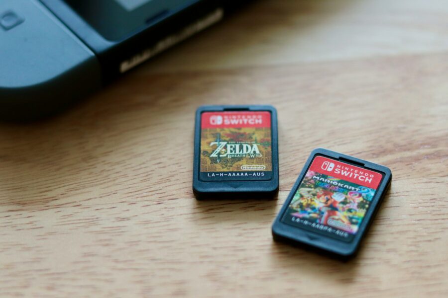 Gaming handheld console