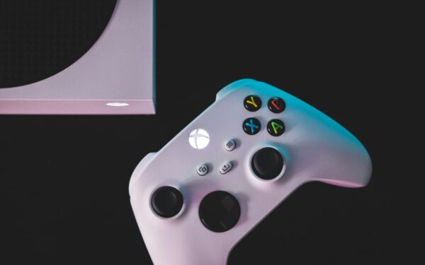 Microsoft announces new modular Xbox controller for PC and console competitive players
