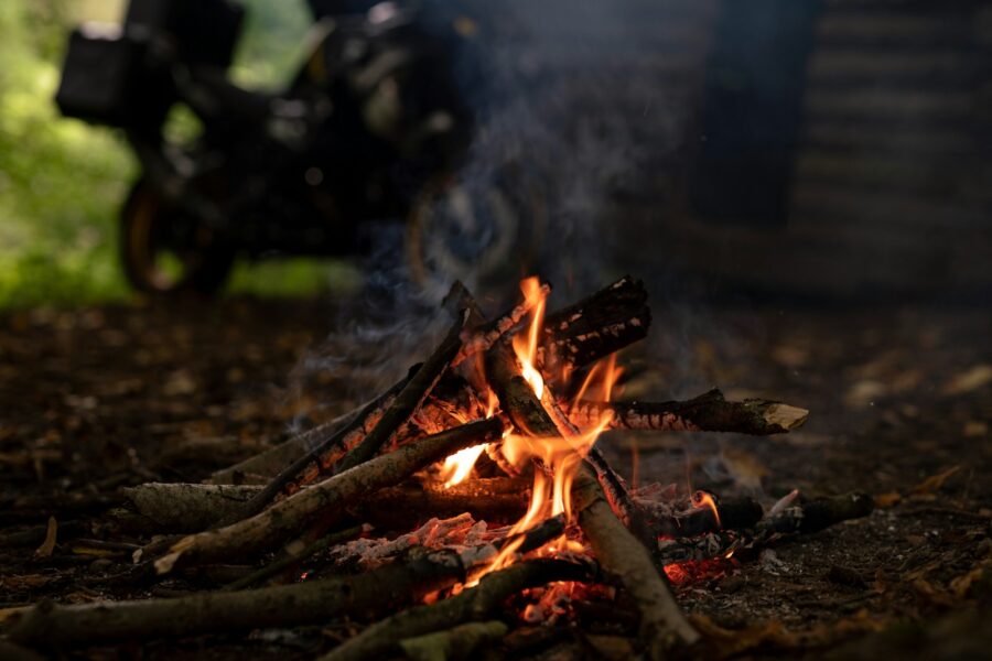 Survival crafting game