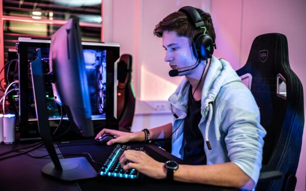 Voice chat safety in online games: how to protect yourself while staying social